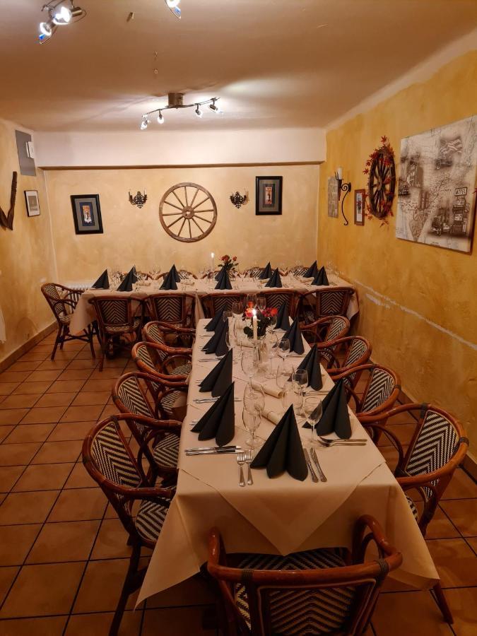 Hotel Restaurant Zur Hexe Überherrn المظهر الخارجي الصورة